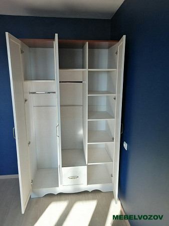 Шкаф трехдверный в спальню Латте 3 от компании Мебельвозов в Нижнем Новгороде